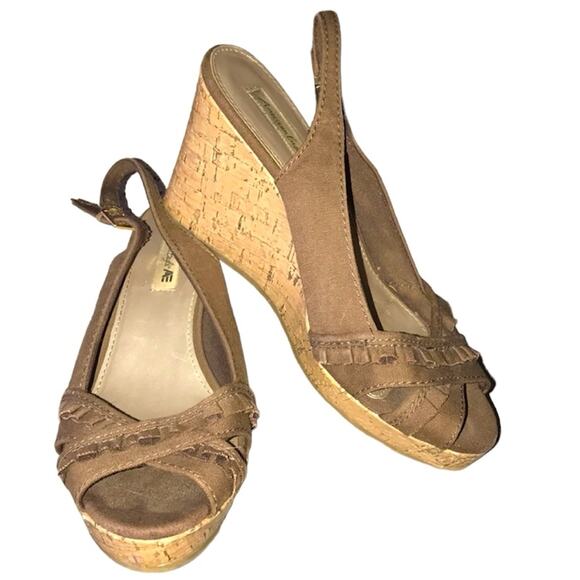 EUC American Eagle Sz 7 1/2 Slingback brown ruffle trim fabric cork wedges - Picture 1 of 7